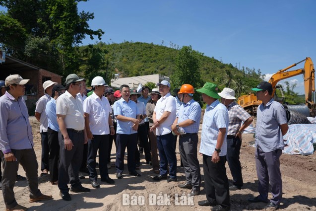 Bí thư Tỉnh ủy Lương Nguyễn Minh Triết kiểm tra các dự án khắc phục hậu quả bão, lũ3